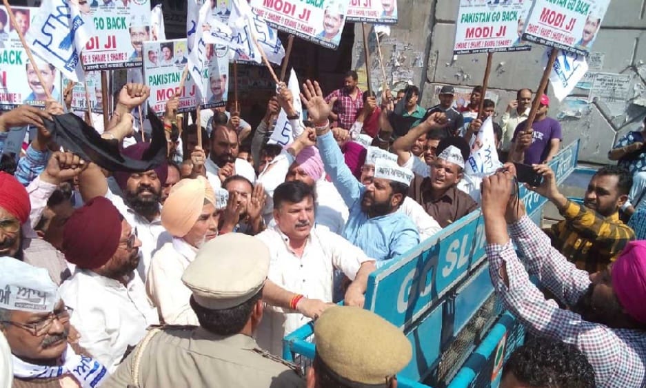 protest against pak investigative team of pathankot terror attack