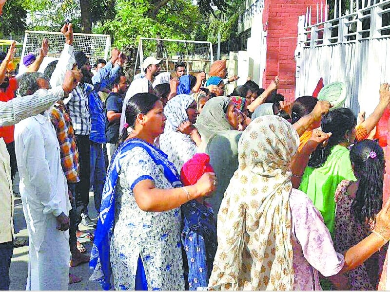 Pavarkam Hedoffis Patiala, jobless lineman display, Patiala