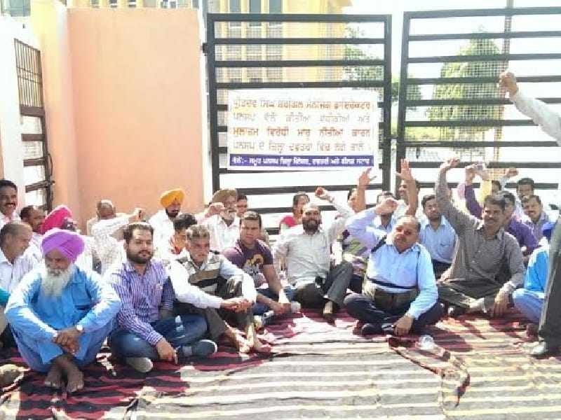 protest, gurdaspur protest, PNSP employee protest, office lock in gurdaspur, gurdaspur, amritsar
