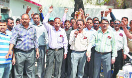 Railway employees on the streets for shelters