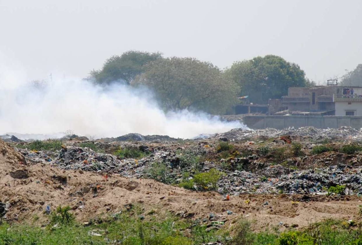 Hell of waste, distributing poison fumes