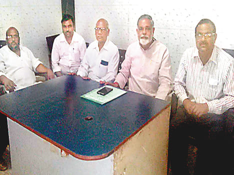 All parties to the Vaishya community ignore