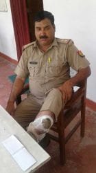 The arrest of the accused Threw stones at police