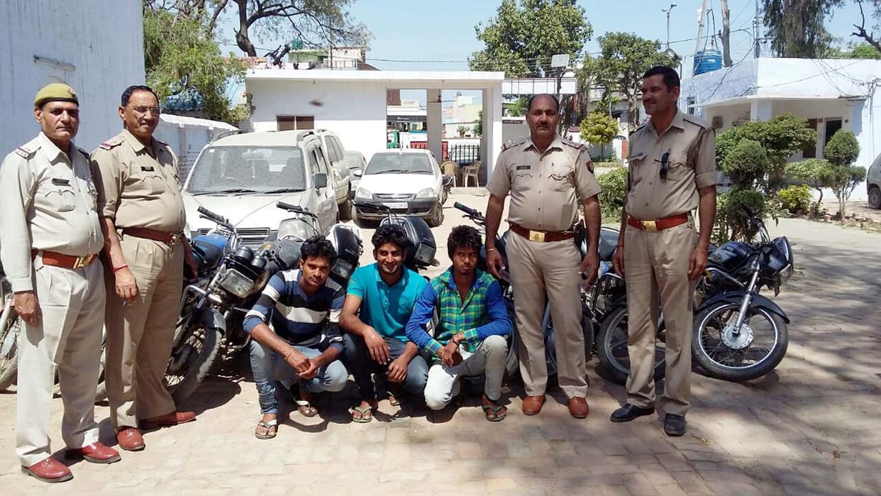 Vehicle theft arrested three crooks