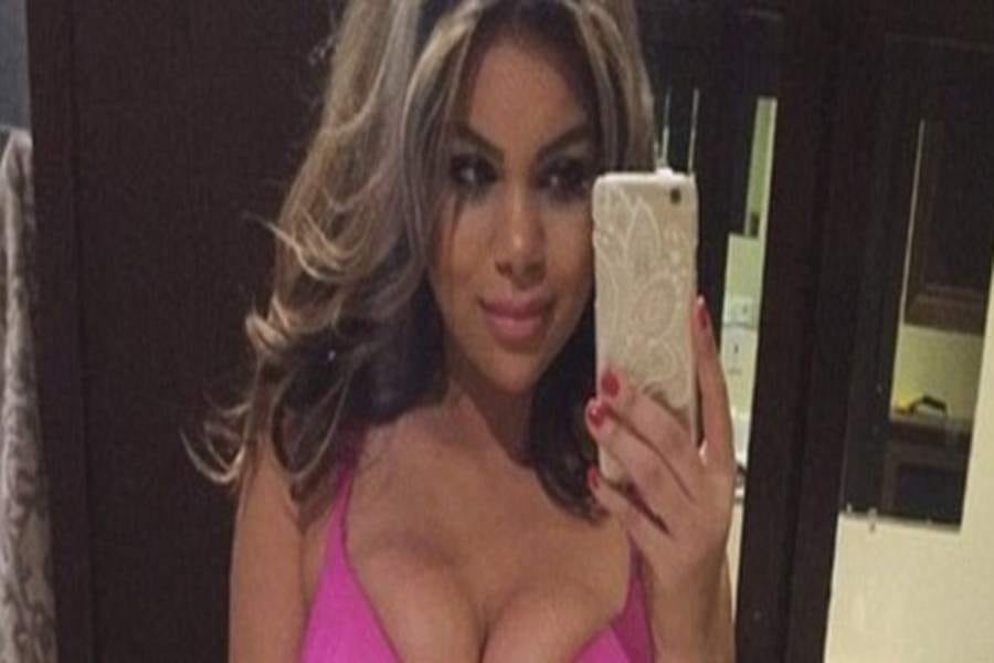 woman went on a date, hides poop her purse