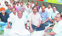 Kairana a fierce merchant shops open