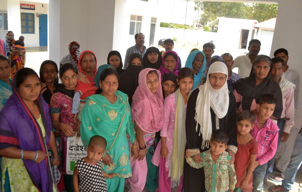 SP bordered by women