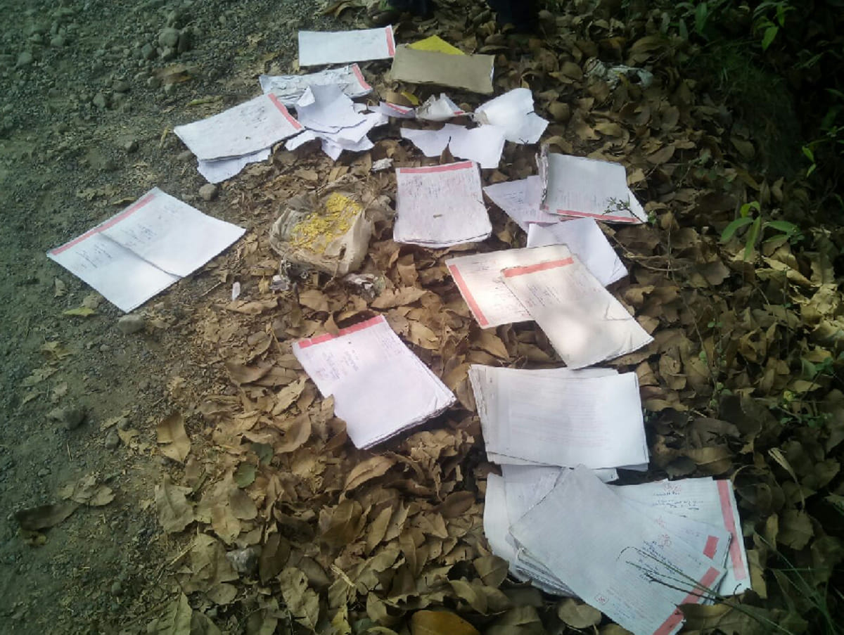thirty five copies of up board found on road