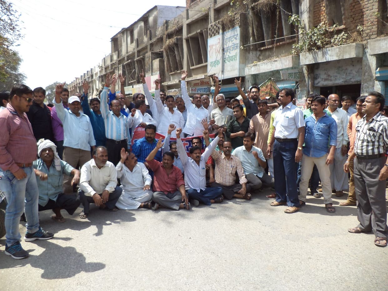 Bullion traders hoop BJP office in Azamgarh