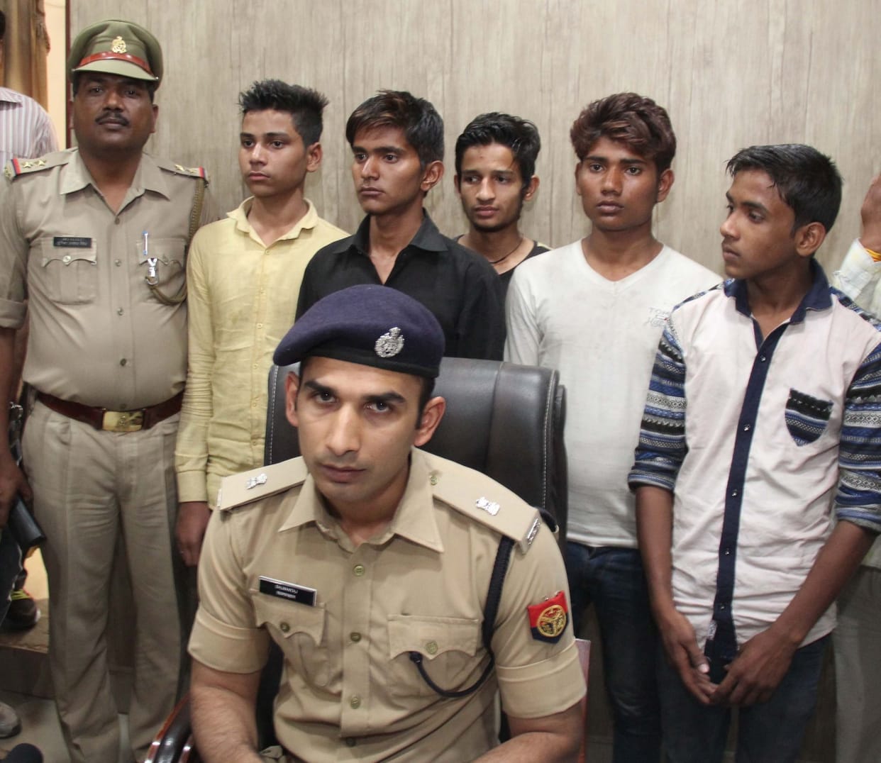 IPhone robbers arrested five students from the minister's daughter