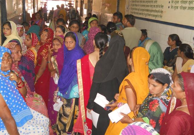 Drew a crowd of patients in the district hospital