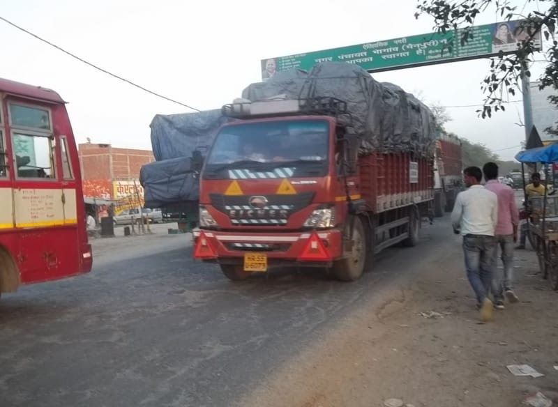 GT Road railway gate is closed jam