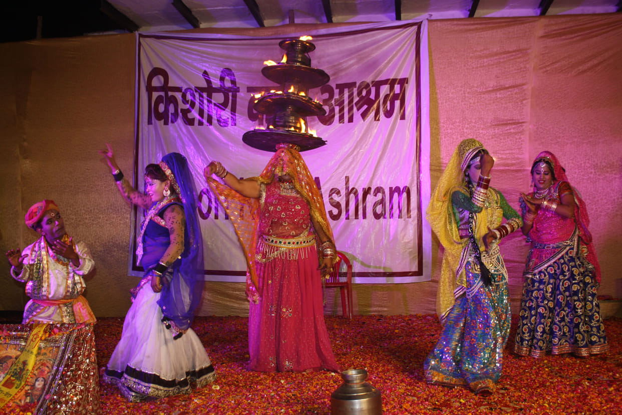 holi celebration in vrindavan