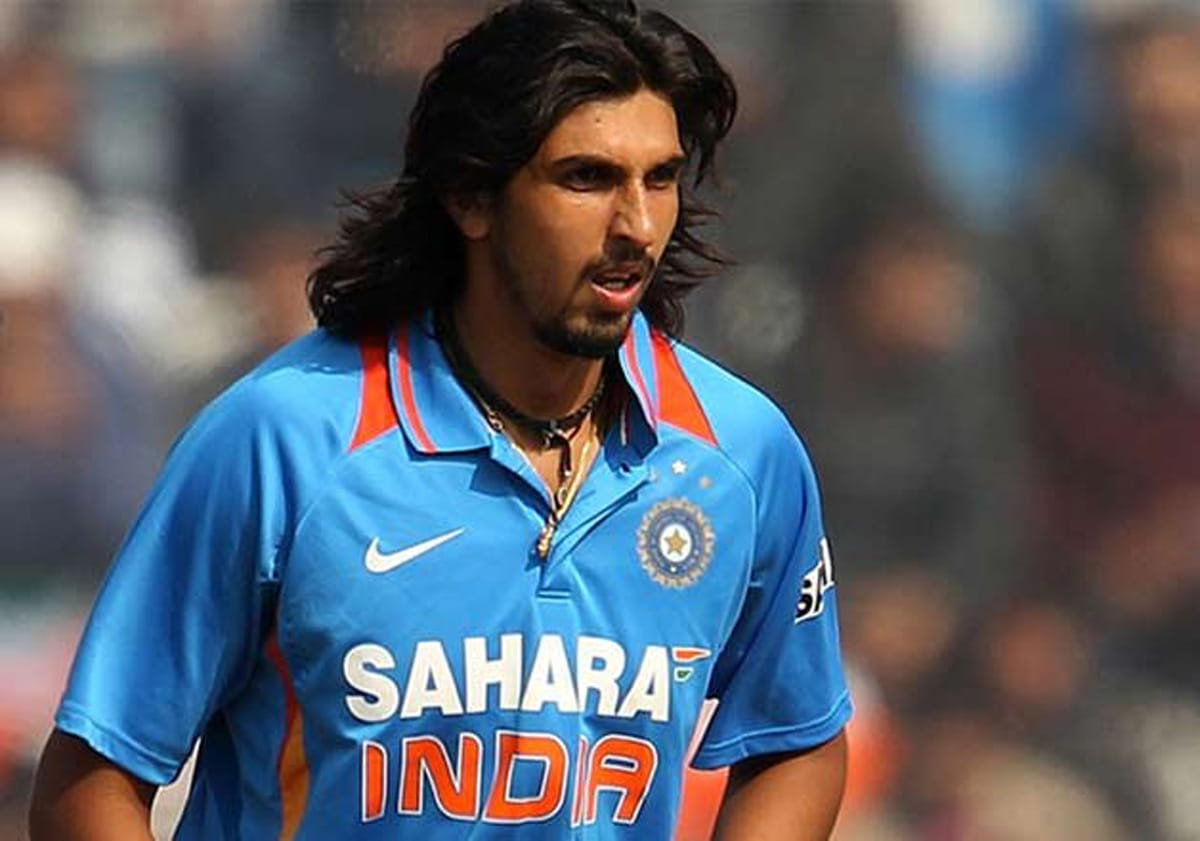 ishant sharma and amit mishra given awards to children