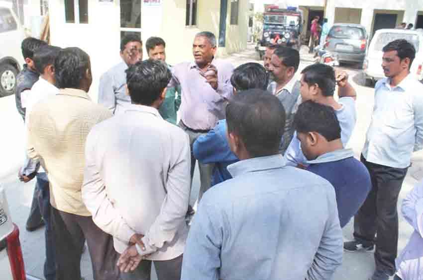 Poisonous substance feeding cash, mobile looted