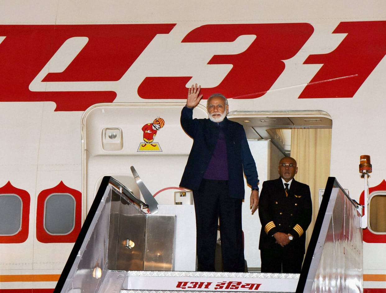 three  billion were spent on Modi and manmohan singh air travel in three years 