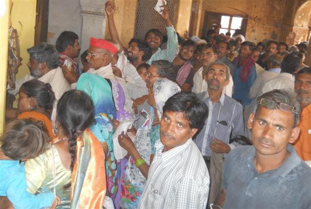 Power offices thronging crowds , commotion