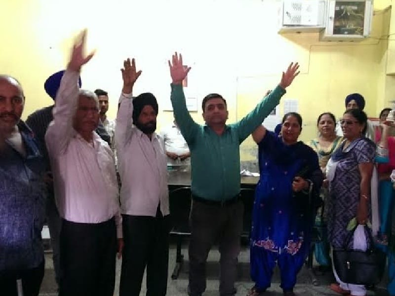 protest, protest in gurdaspur, counciller protest in budget meeting, gurdaspur, amritsar
