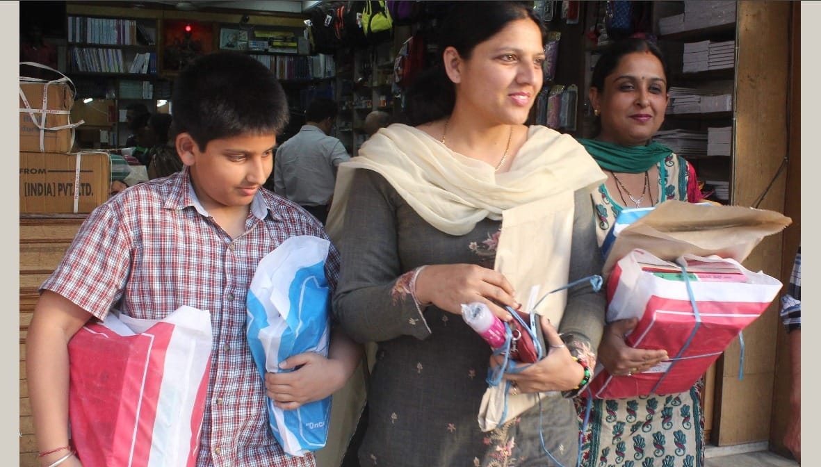 heavy school bag of child, tension for parents
