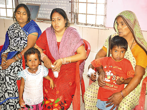 NRI 's house robbed , baby shot