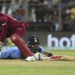 रन आउट से बचते विराट कोहली