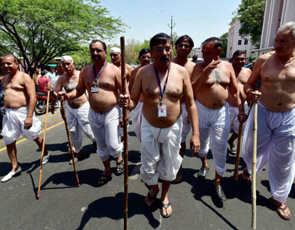 Congress MLA Dhoti protest causes uproar in Madhya Pradesh Assembly.