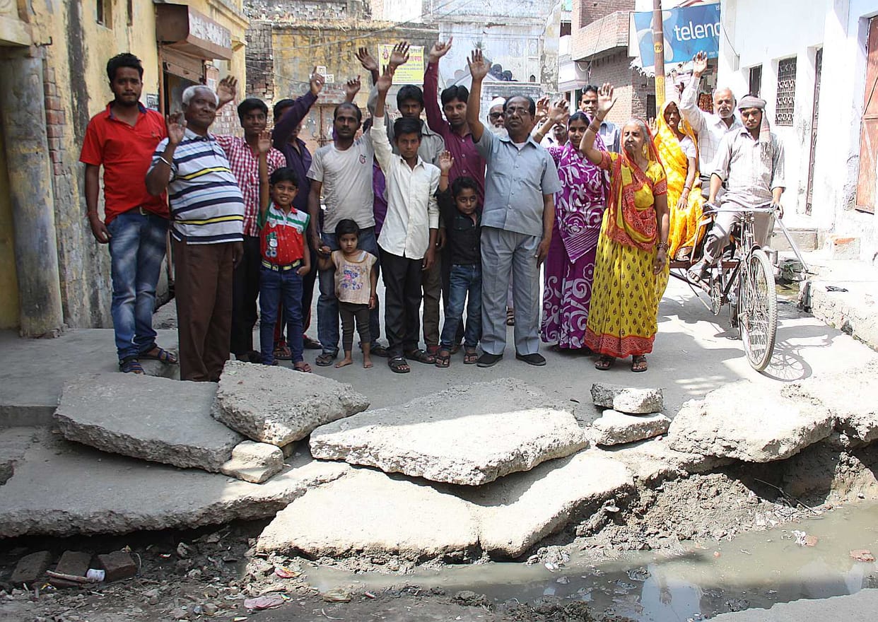 Lotnpura neighborhood Residents demonstrate
