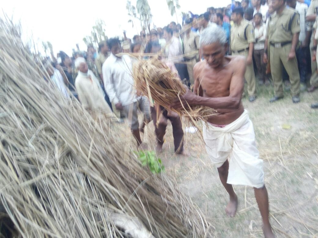 The martyr's funeral in tears