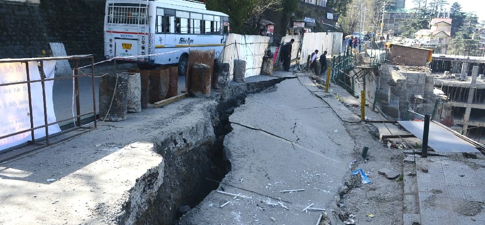  cracks on shimla circular road, see live photos.