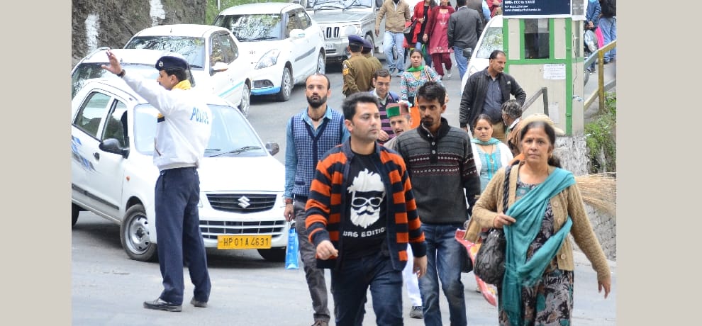  cracks on shimla circular road, see live photos.