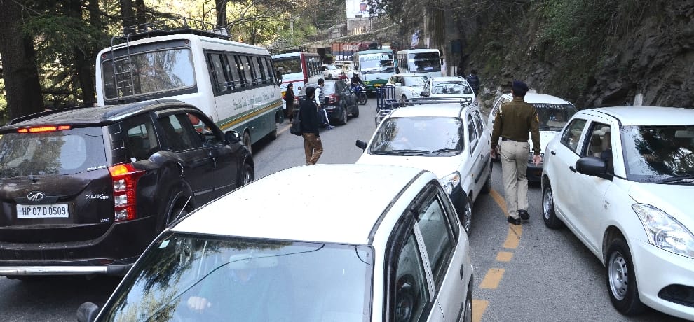  cracks on shimla circular road, see live photos.