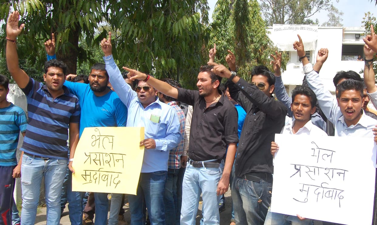 Old student came to school to protest closure
