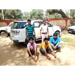 car, loot, police action, three arrest