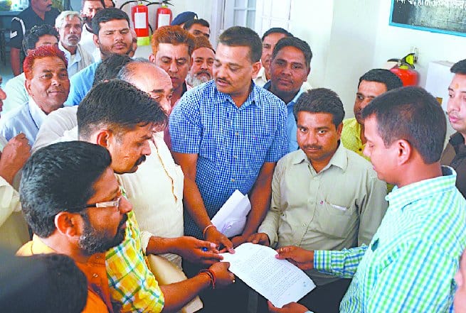 SP , BJP councilors came under the rule of the fight