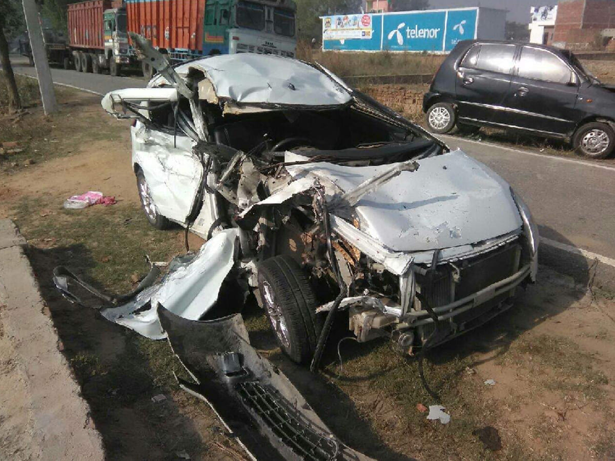 husband-wife dead in road accident