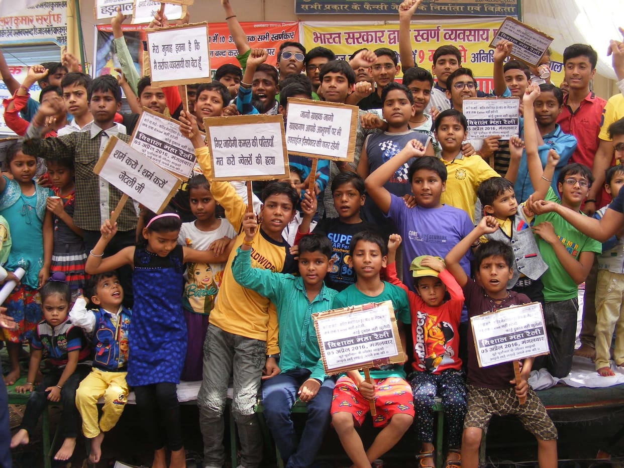 Bullion traders' protest  in Ghazipur