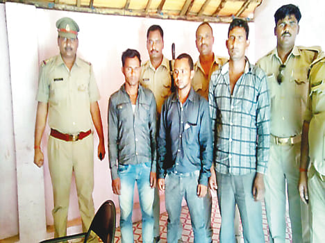 Villagers caught three cattle thieves