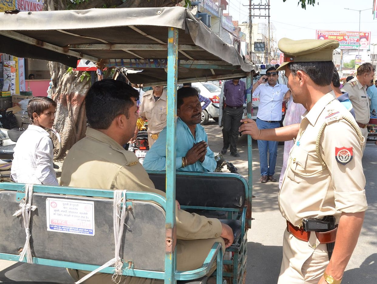 E-rickshaw drivers will be licensed.
