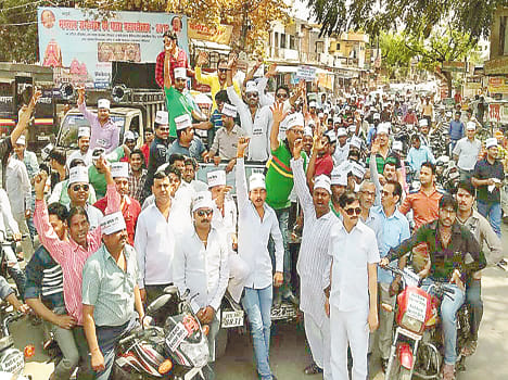 Bullion traders pulled vehicle procession in etawah