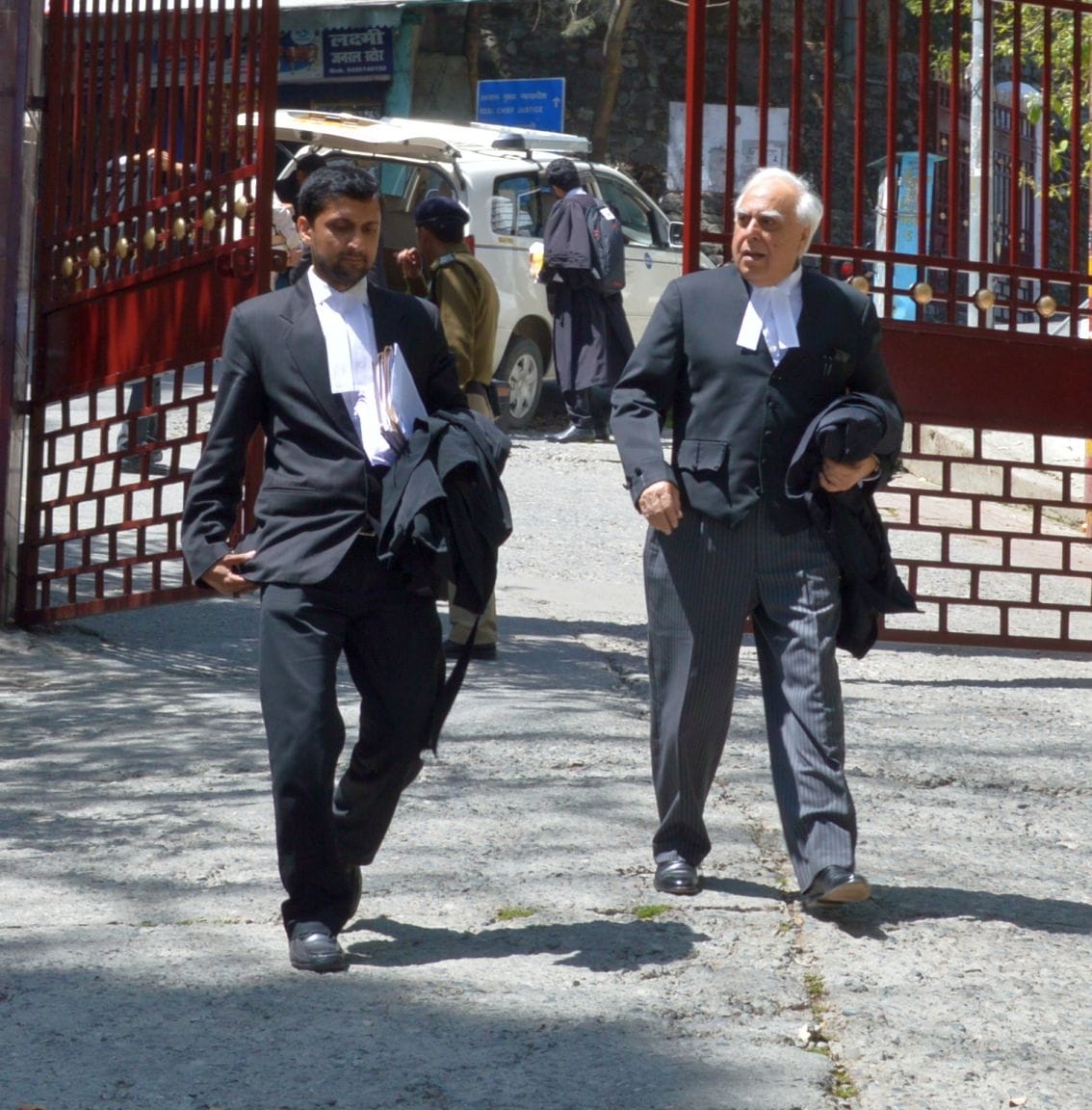 supreme court electoral bond case kapil sibal unwell cji pauses hearing offers help