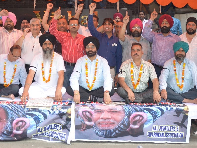 protest, jewelers protest in ludhiana, hunger strike in ludhiana 