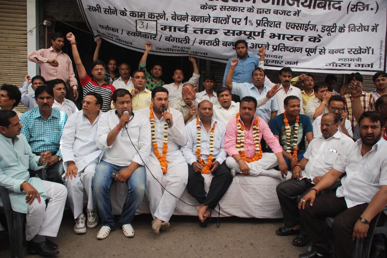 Bullion traders ended hunger strike at the request of MLA