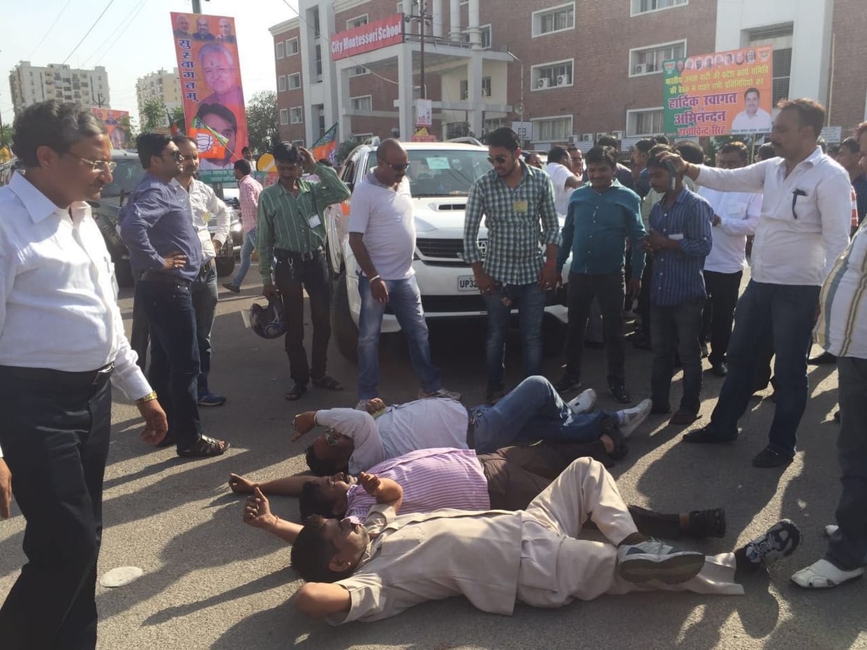  Jewelers make ruckus in BJP meet.