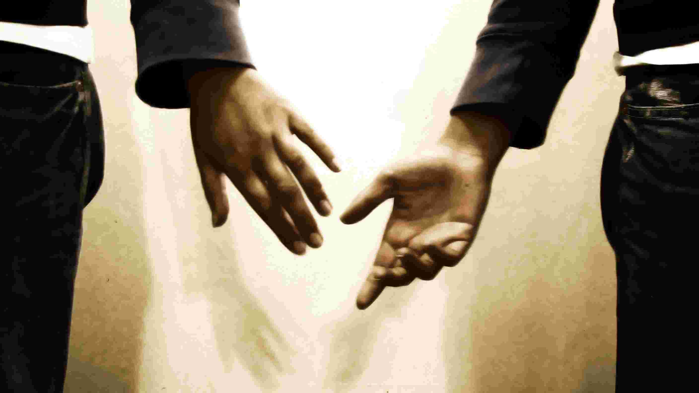 If you are in extra marital affair know these negative effects of it