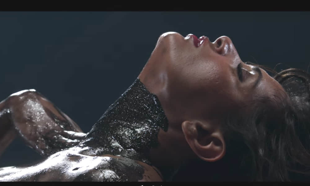 Richa Chadda's hot dance moves in 'Paani Paani' from Cabaret
