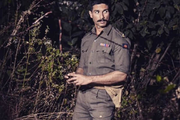 Shahid Kapoor's Latest Shirtless Bathroom Selfie