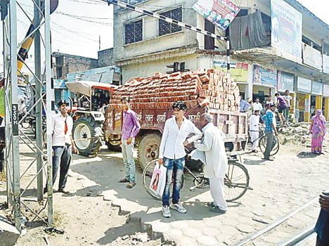 Aclda trapped tractor trolley crossing , stop shatabdi