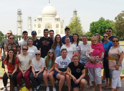 agra four lakh people get job due to taj mahal