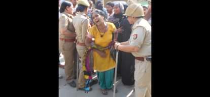 Two accused of theft died in police custody, big tussle between police & people