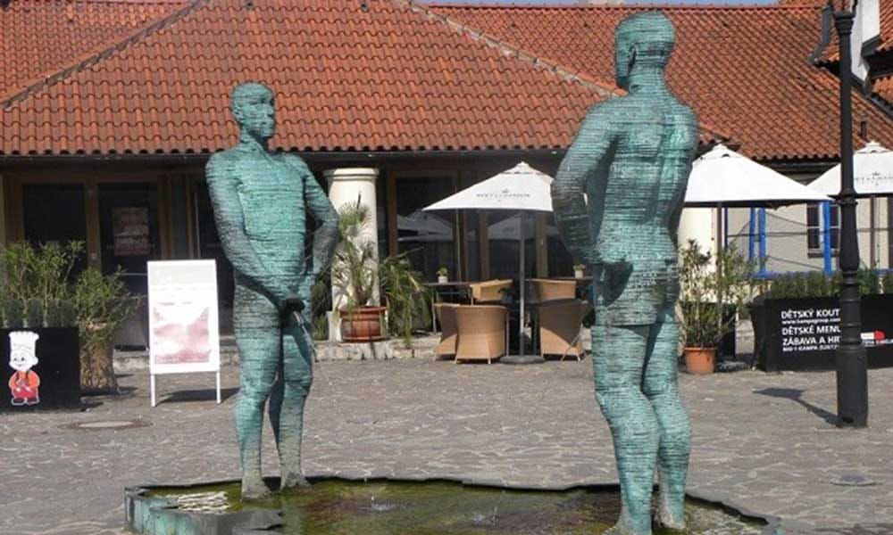 Weirdest statues from all over the world